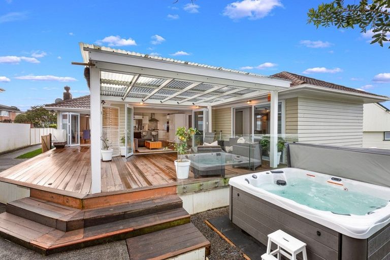 Photo of property in 25 Portadown Avenue, Pakuranga Heights, Auckland, 2010