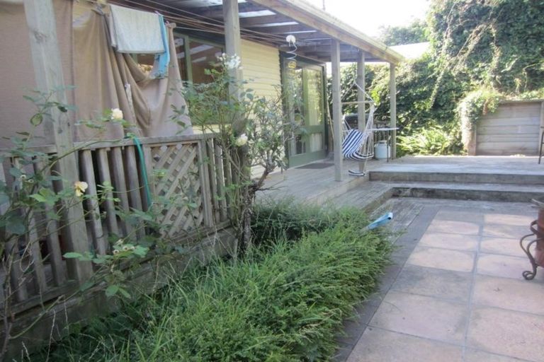 Photo of property in 20 Ranui Terrace, Tawa, Wellington, 5028