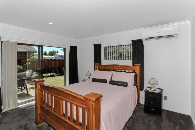 Photo of property in 9 Mccall Drive, Waiuku, 2123