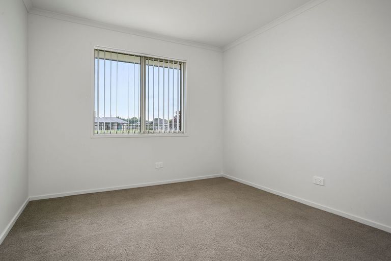 Photo of property in 31 Plescher Crescent, Leamington, Cambridge, 3432