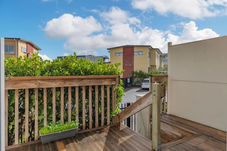 Photo of property in 24/11 Ray Small Drive, Papakura, 2110