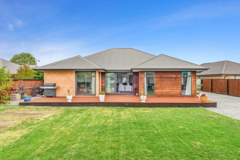 Photo of property in 23 Little Oaks Drive, Yaldhurst, Christchurch, 8042