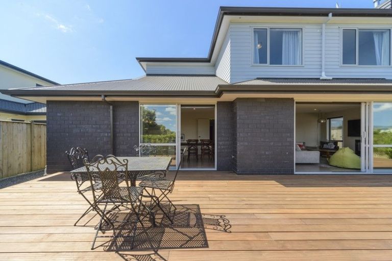 Photo of property in 140 Ruapehu Drive, Fitzherbert, Palmerston North, 4410