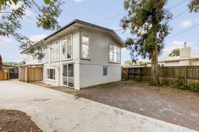 Photo of property in 16 Helena Street, Massey, Auckland, 0614