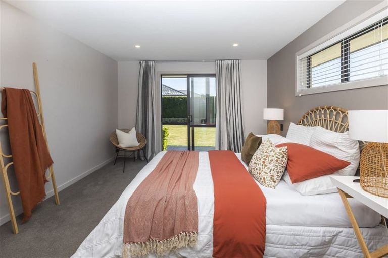 Photo of property in 32 Sequoia Way, Rangiora, 7400