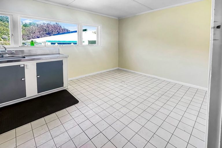 Photo of property in 32 Petherick Street, Taita, Lower Hutt, 5011