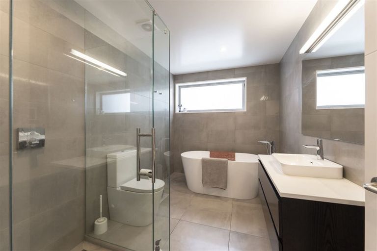 Photo of property in 2 Jacksons Road, Merivale, Christchurch, 8014