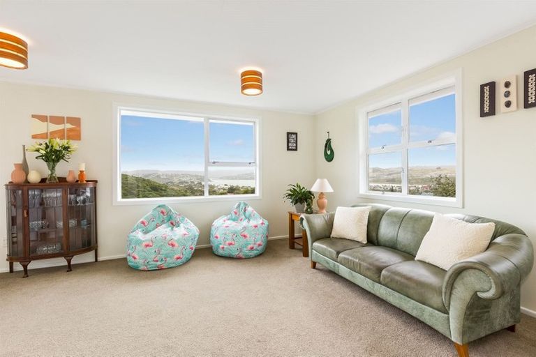 Photo of property in 10 Tau Grove, Takapuwahia, Porirua, 5022