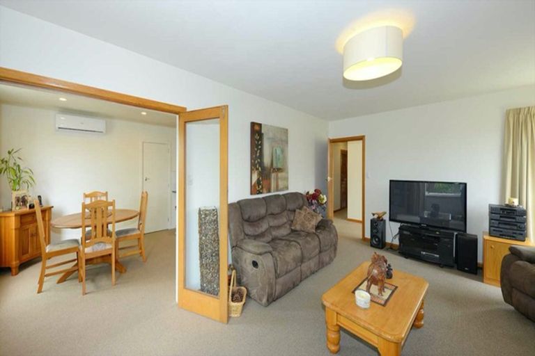 Photo of property in 12 Longmuir Street, Ilam, Christchurch, 8041