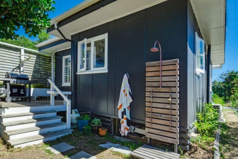 Photo of property in 52 Dixie Street, Te Horo Beach, Otaki, 5581