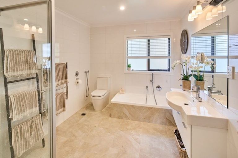 Photo of property in 2 Lila Gillies Lane, Riverstone Terraces, Upper Hutt, 5018