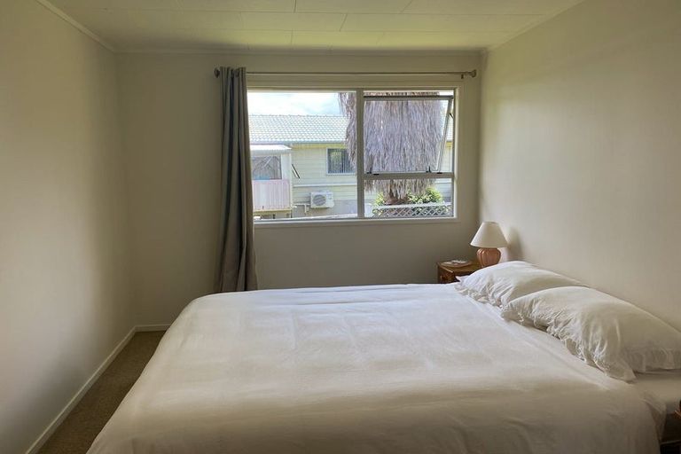 Photo of property in 42 Claverdon Drive, Massey, Auckland, 0614