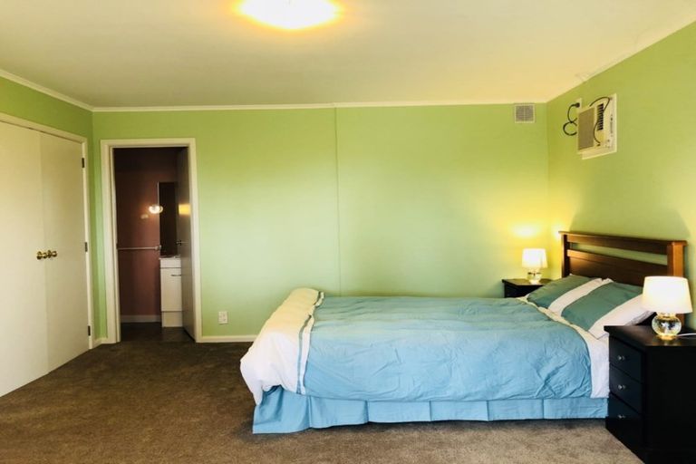 Photo of property in 1 Currey Crescent, Milford, Auckland, 0620