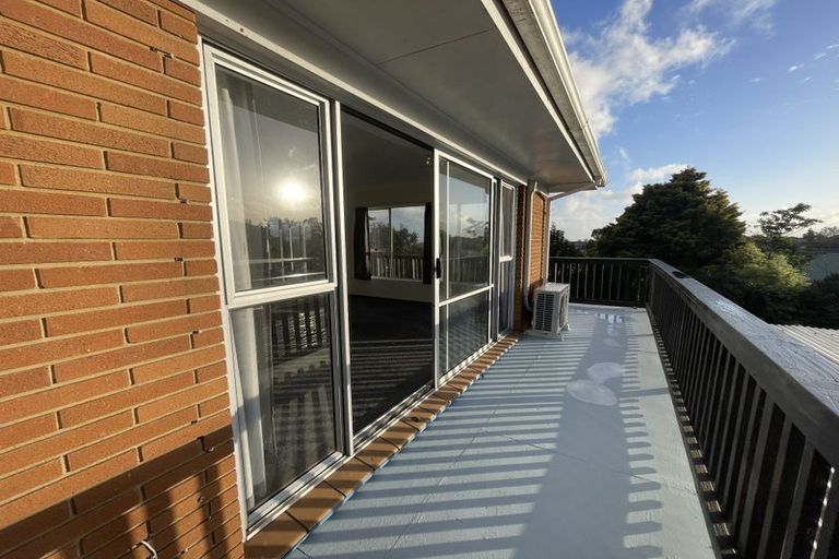 Photo of property in 34 Kingsclere Place, Goodwood Heights, Auckland, 2105