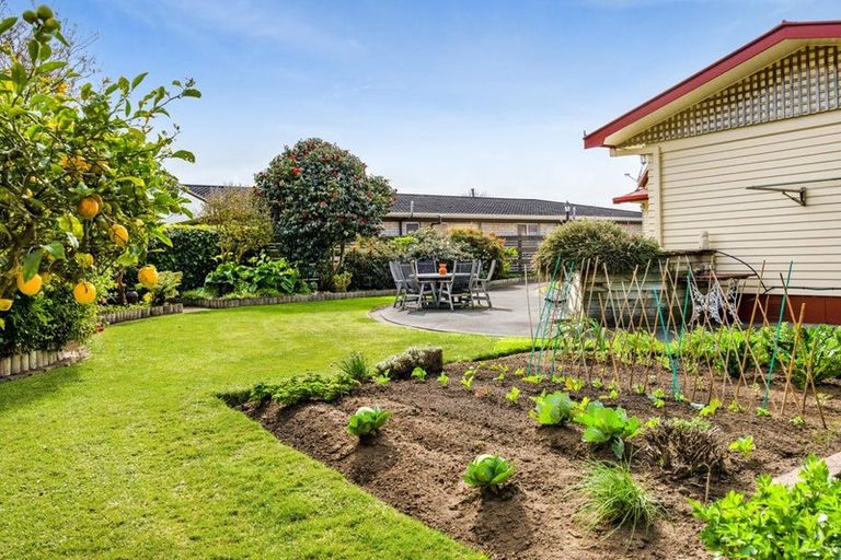 Photo of property in 16 Hunter Street, Hawera, 4610