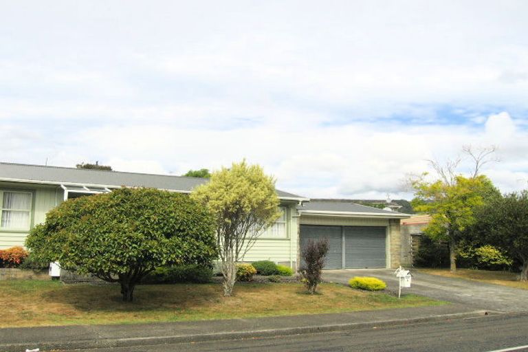 Photo of property in 4 Whirinaki Crescent, Heretaunga, Upper Hutt, 5018