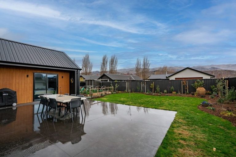 Photo of property in 44 Stratford Drive, Mount Pisa, Cromwell, 9383