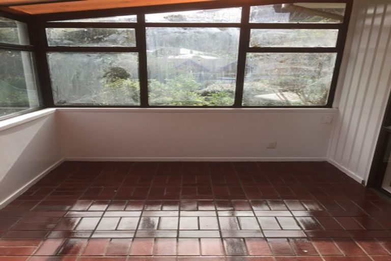 Photo of property in 132 Parkvale Road, Karori, Wellington, 6012