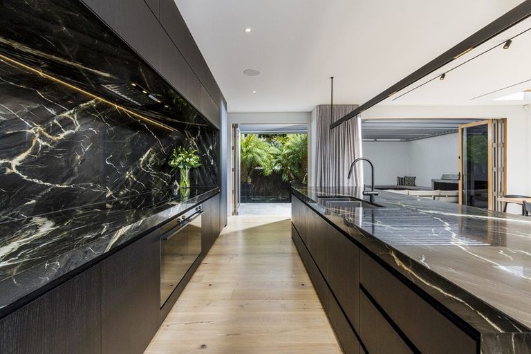 Photo of property in 21 Whitby Crescent, Mairangi Bay, Auckland, 0630