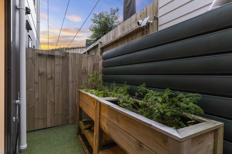 Photo of property in Rf202b, 34/18 Hewlett Road, Massey, Auckland, 0614