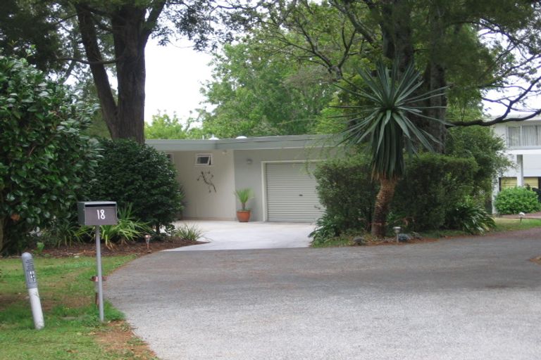Photo of property in 18 Tudward Glade, Hillcrest, Auckland, 0627