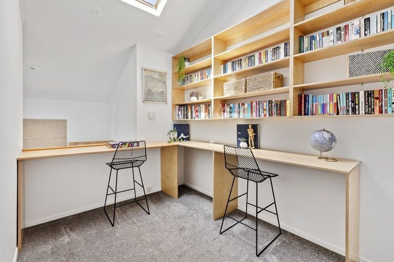 Photo of property in 72 Beacon Hill Road, Strathmore Park, Wellington, 6022