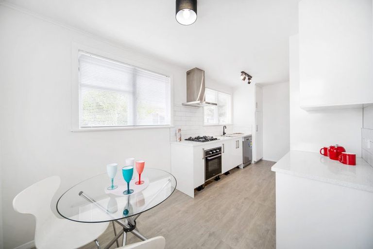 Photo of property in 33 Convair Crescent, Mangere, Auckland, 2022