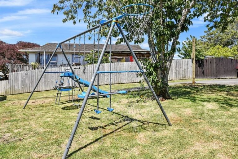 Photo of property in 11 Vanden Place, Henderson, Auckland, 0610