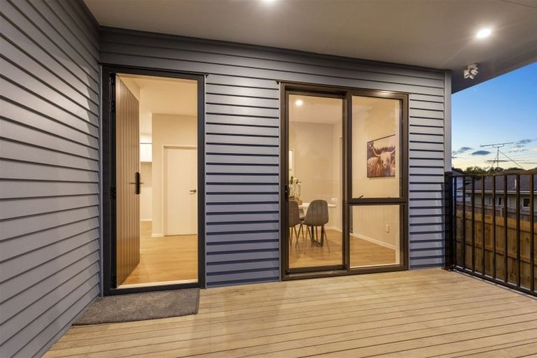 Photo of property in 51a Reynella Drive, Massey, Auckland, 0614