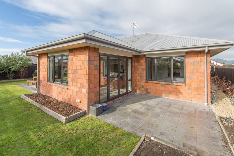 Photo of property in 6 Taiwhenua Street, Rangiora, 7400