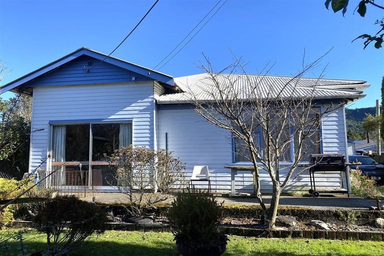 Photo of property in 15 Ballance Street, Runanga, 7803