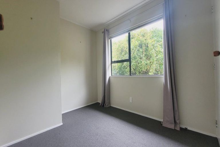 Photo of property in 1-2 Seagull Place, Whitby, Porirua, 5024