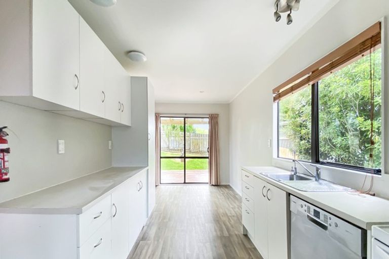 Photo of property in 1/23 Flaunty Place, West Harbour, Auckland, 0618