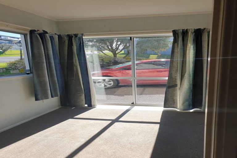 Photo of property in 2/8 Rahopara Street, Castor Bay, Auckland, 0620