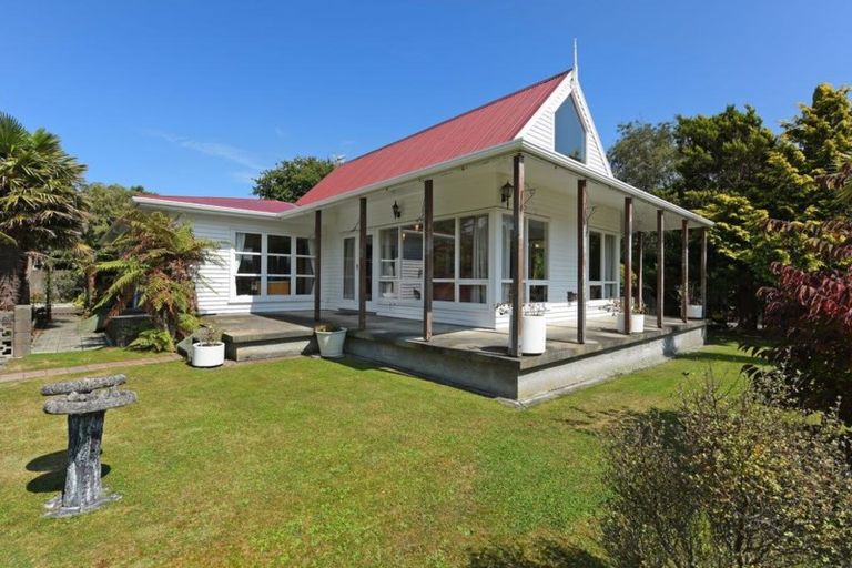 Photo of property in 3 Kapuranga Grove, Stokes Valley, Lower Hutt, 5019
