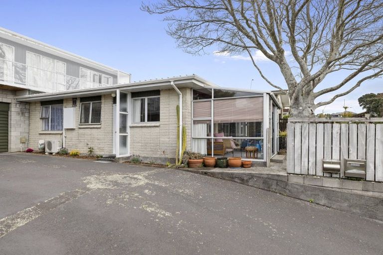 Photo of property in 341a Devon Street West, New Plymouth, 4310