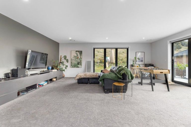 Photo of property in 31 Kingfisher Crescent, Albert Town, Wanaka, 9305