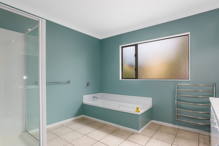 Photo of property in 5 Gybe Place, Whitby, Porirua, 5024