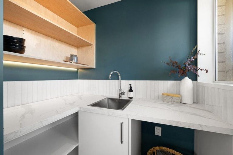 Photo of property in 1/18 Sawtell Place, Northcote, Christchurch, 8052