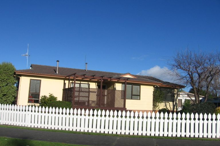 Photo of property in 10 Apollo Parade, Milson, Palmerston North, 4414