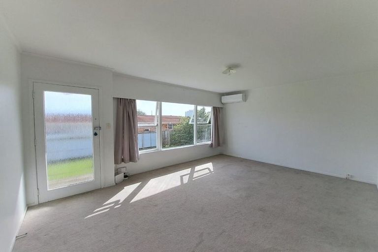 Photo of property in 2/29 Taharoto Road, Takapuna, Auckland, 0622