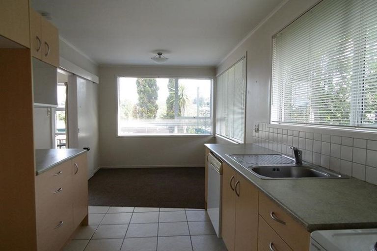 Photo of property in 1/11 Cassia Place, Sunnynook, Auckland, 0620