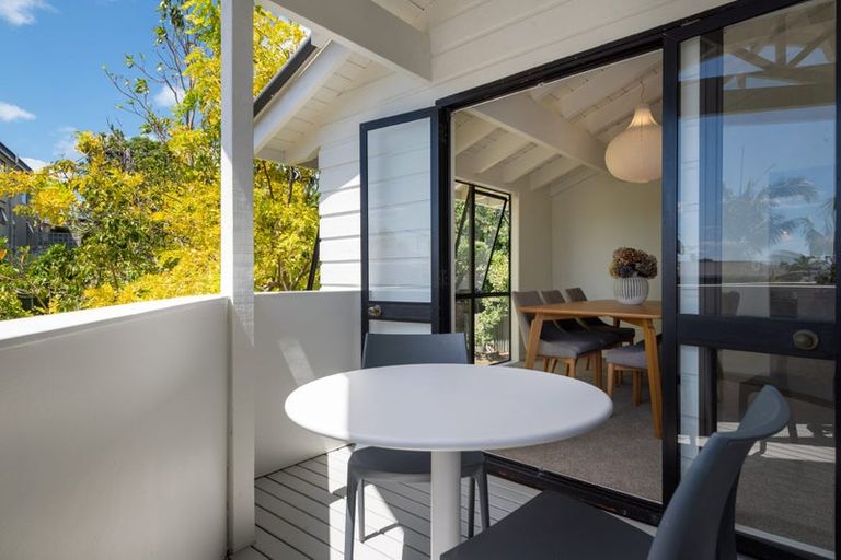 Photo of property in 1/20a Hauraki Road, Hauraki, Auckland, 0622