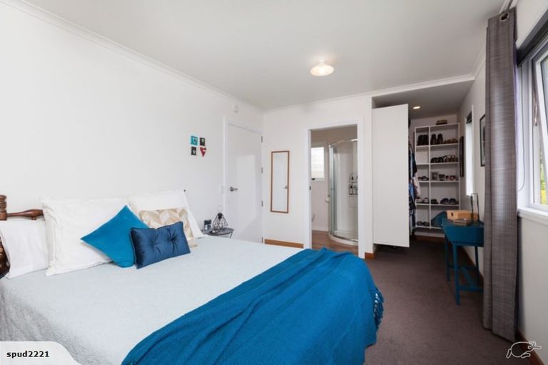 Photo of property in 17 York Crescent, Westown, New Plymouth, 4310