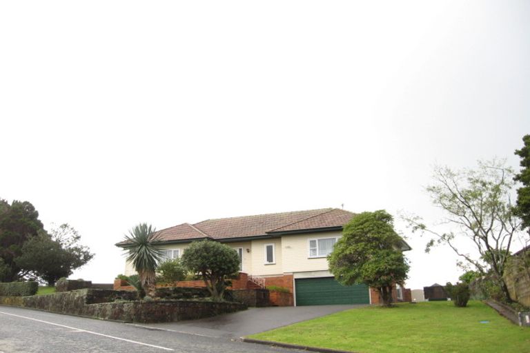 Photo of property in 5 Marine Parade, Mellons Bay, Auckland, 2014