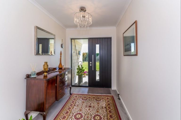 Photo of property in 398a Tararua Road, Levin, 5571