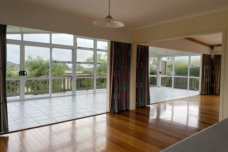 Photo of property in 57 Bradbury Road, Botany Downs, Auckland, 2010