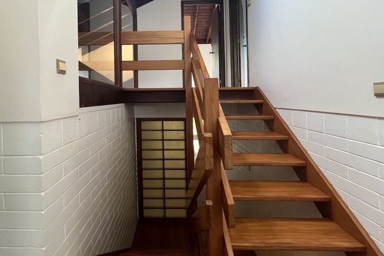 Photo of property in 24 Valley Road, Northcote, Auckland, 0626