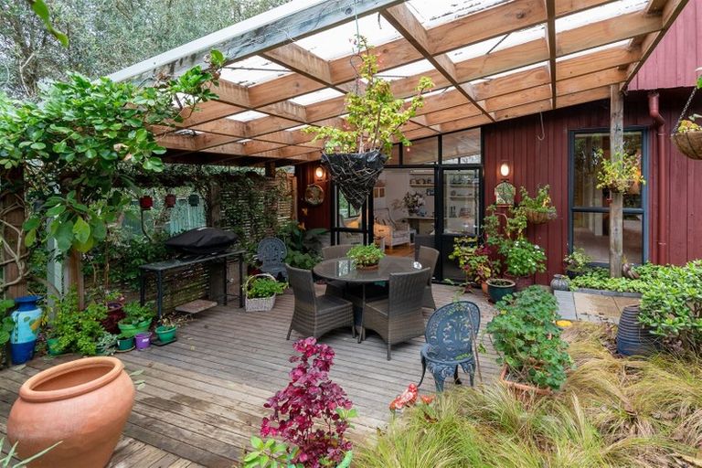 Photo of property in 18 Tanglewood Place, Cockle Bay, Auckland, 2014