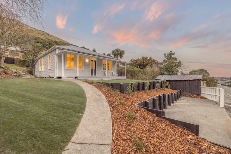 Photo of property in 37 Port Hills Road, Heathcote Valley, Christchurch, 8022
